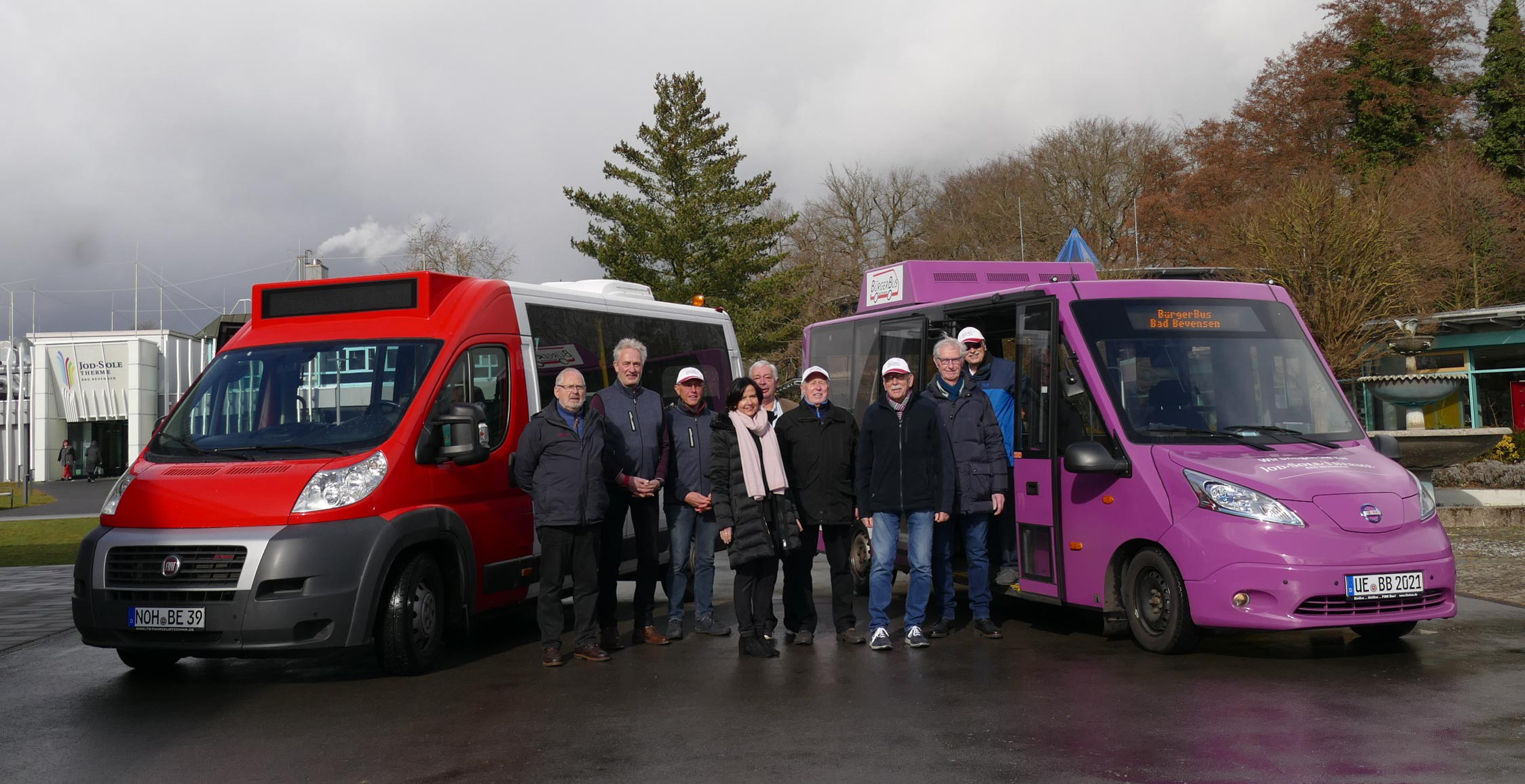 Der Vorstand mit 2 Bussen